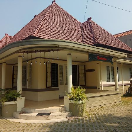 Doeloerkoe Homestay Surakarta  Exterior photo