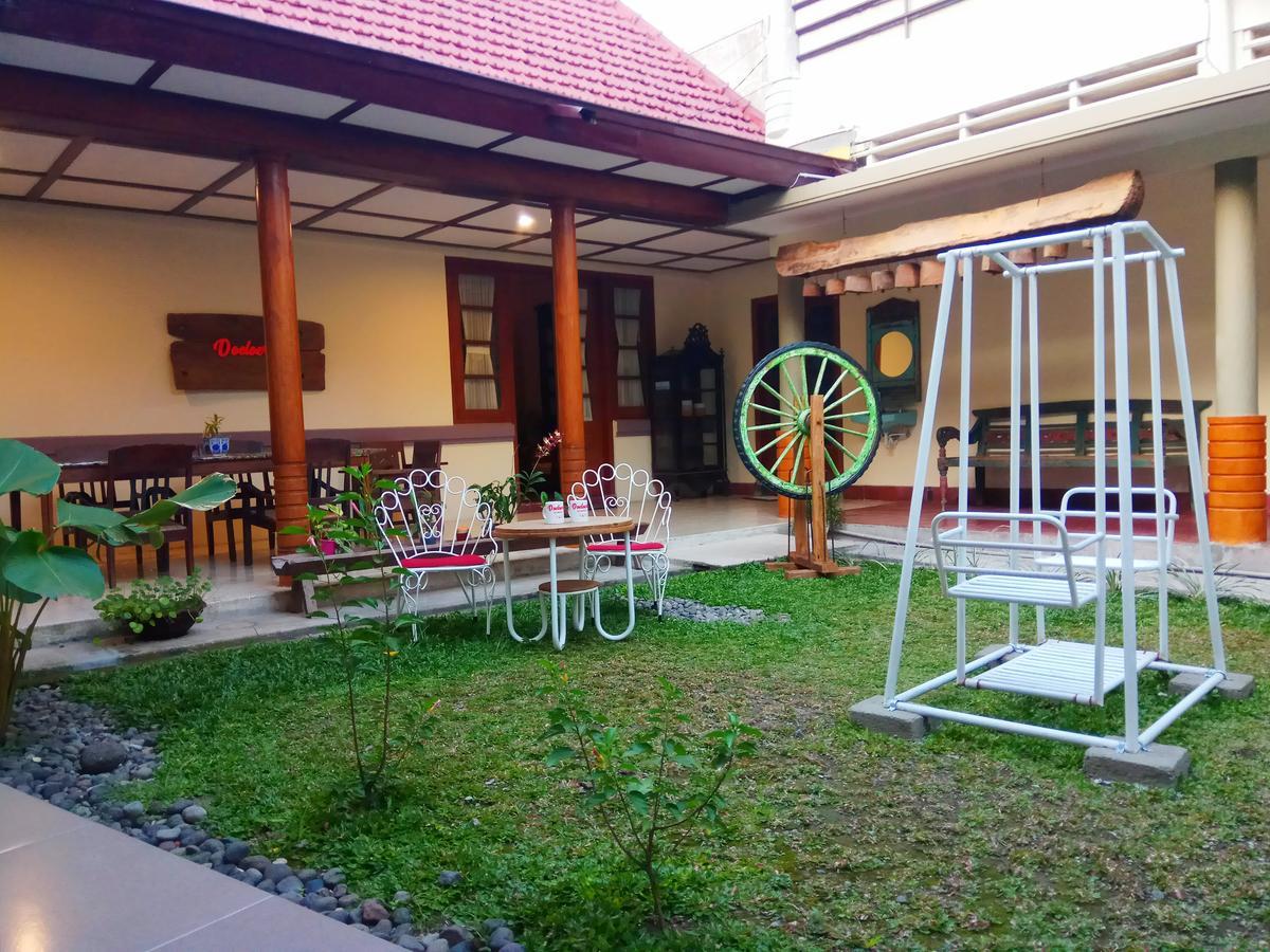 Doeloerkoe Homestay Surakarta  Exterior photo