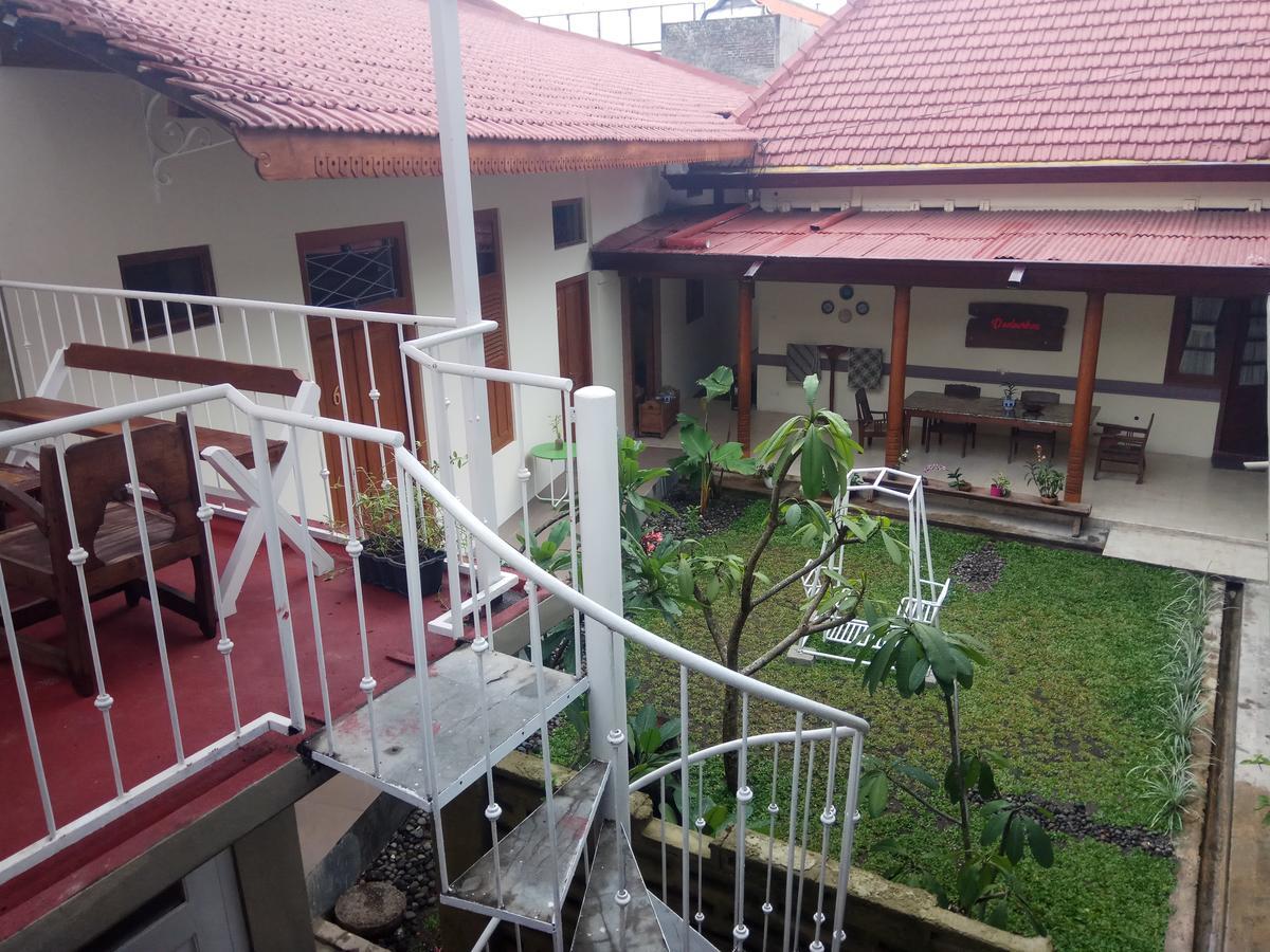 Doeloerkoe Homestay Surakarta  Exterior photo