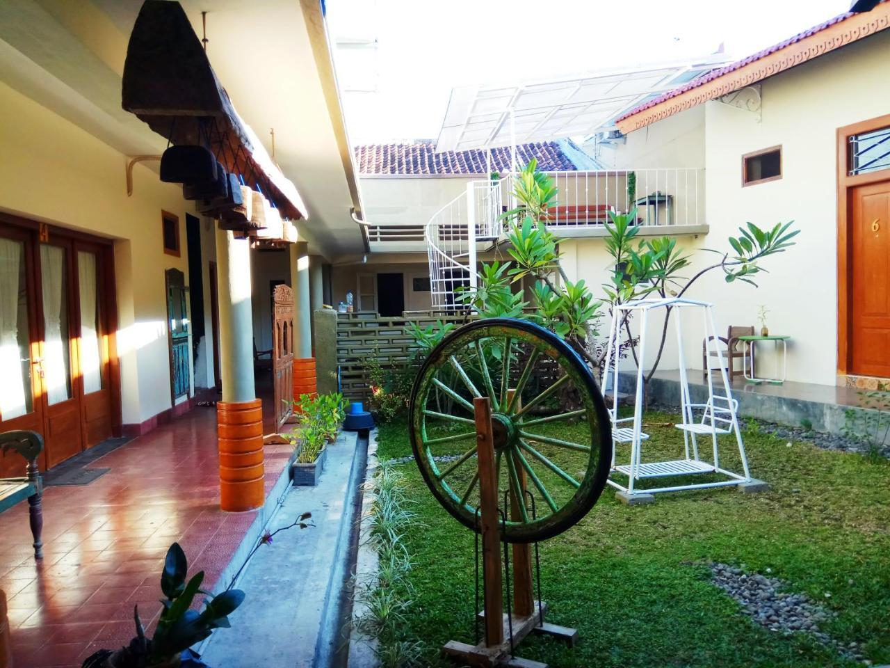 Doeloerkoe Homestay Surakarta  Exterior photo