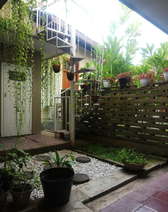 Doeloerkoe Homestay Surakarta  Exterior photo