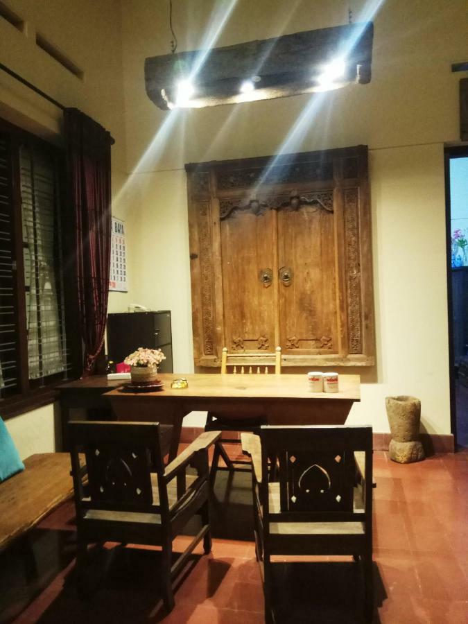Doeloerkoe Homestay Surakarta  Exterior photo
