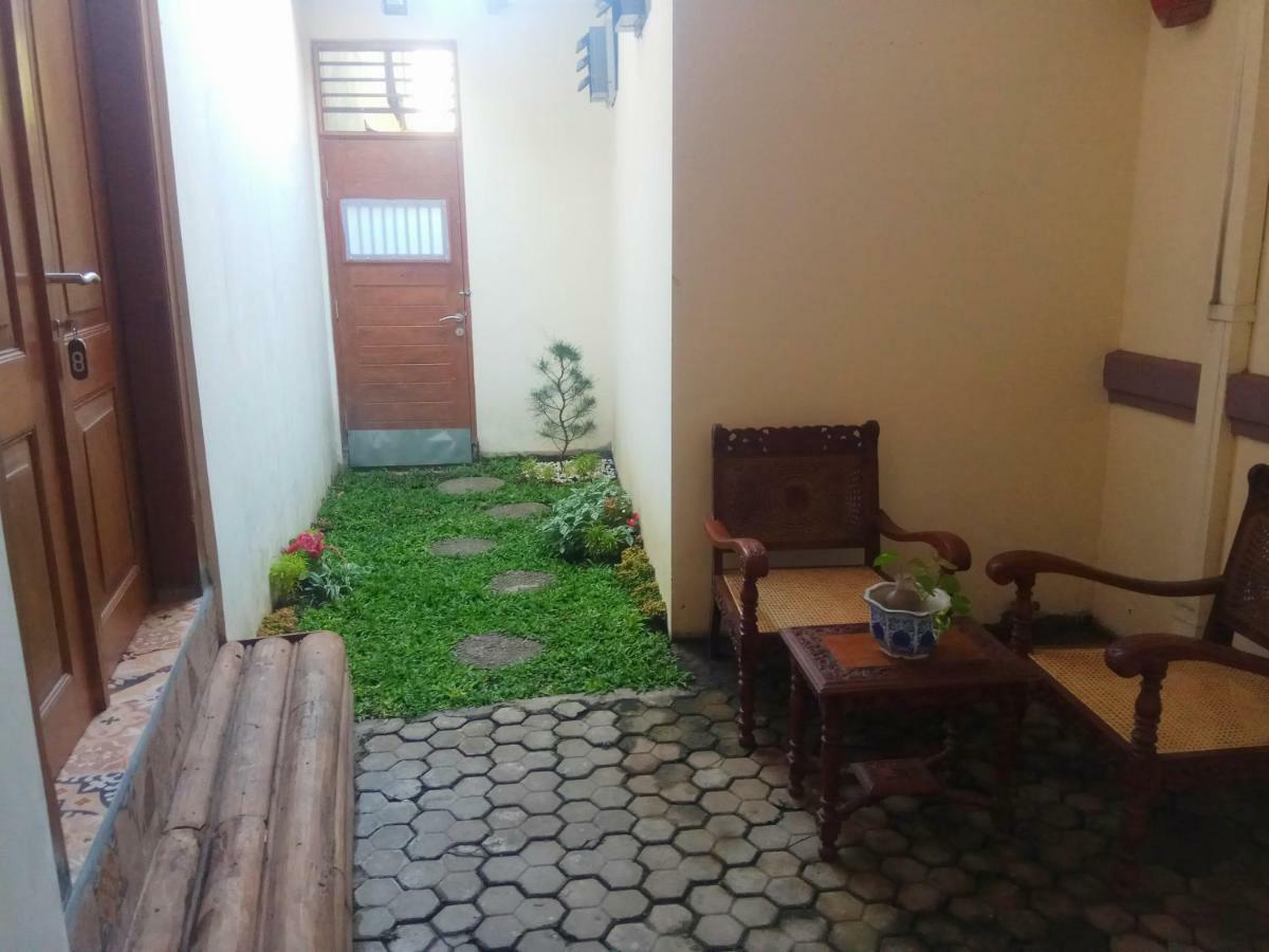 Doeloerkoe Homestay Surakarta  Exterior photo